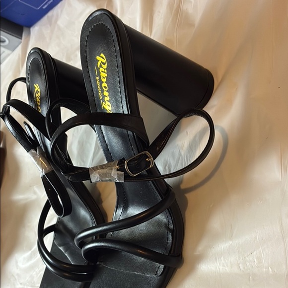 Elegant Black Strappy Heels - Picture 3 of 7